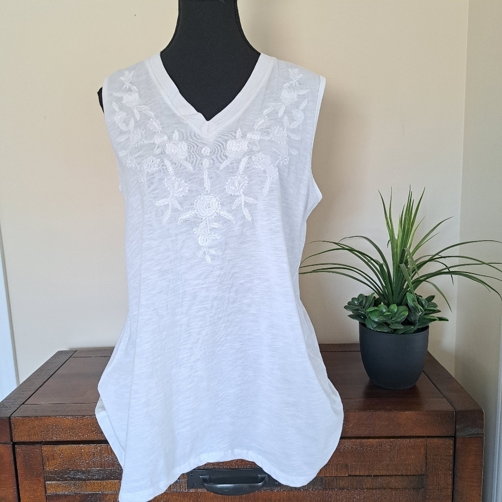 Faith & Zoe White Embroidered Tank Top Women's Medium Cotton Sleeveless Tunic